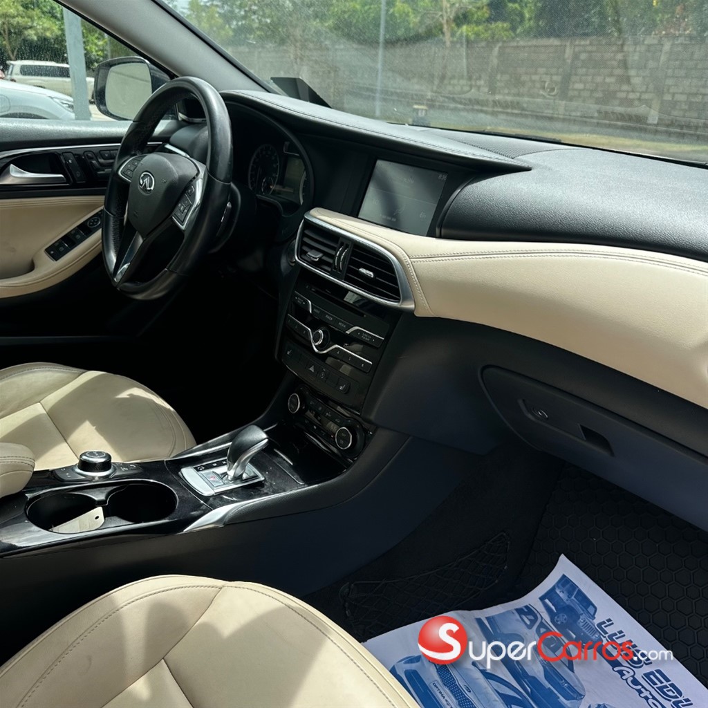 2018 Infiniti QX-30 — foto 9 / 10