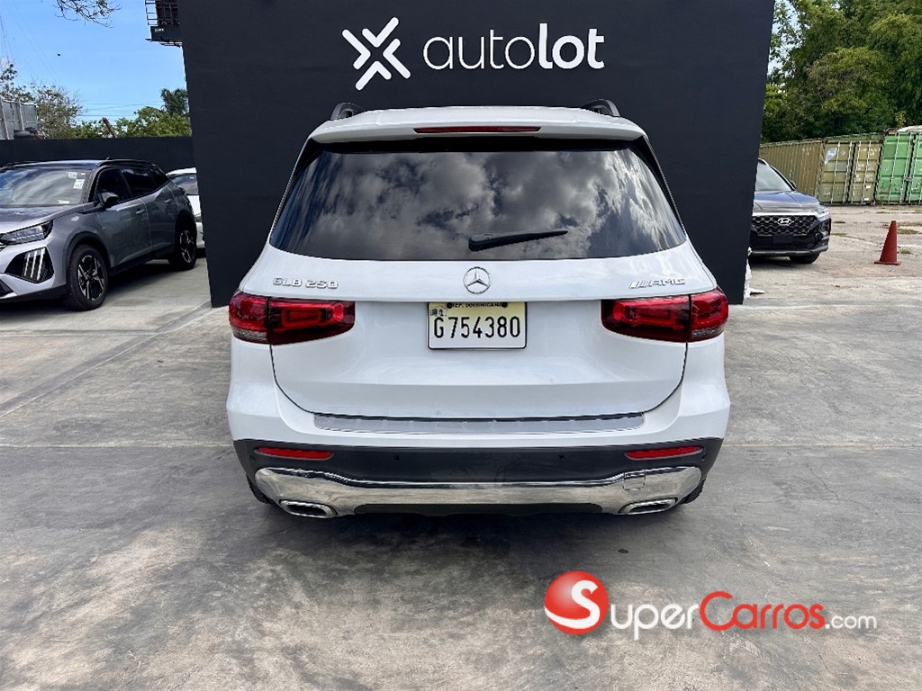 2021 Mercedes-Benz Clase GLB 250 AMG — foto 2 / 7