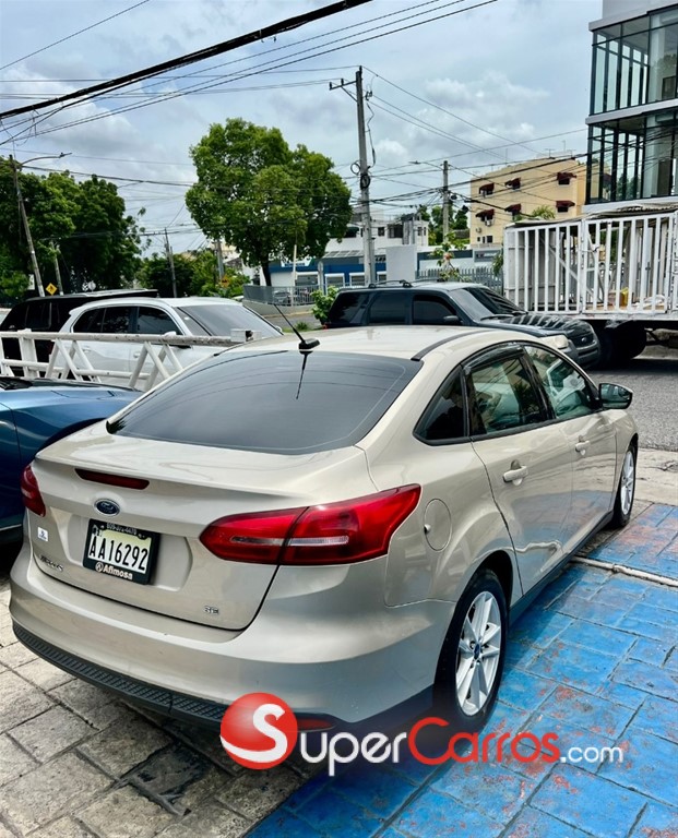 2017 Ford Focus SE — foto 4 / 12