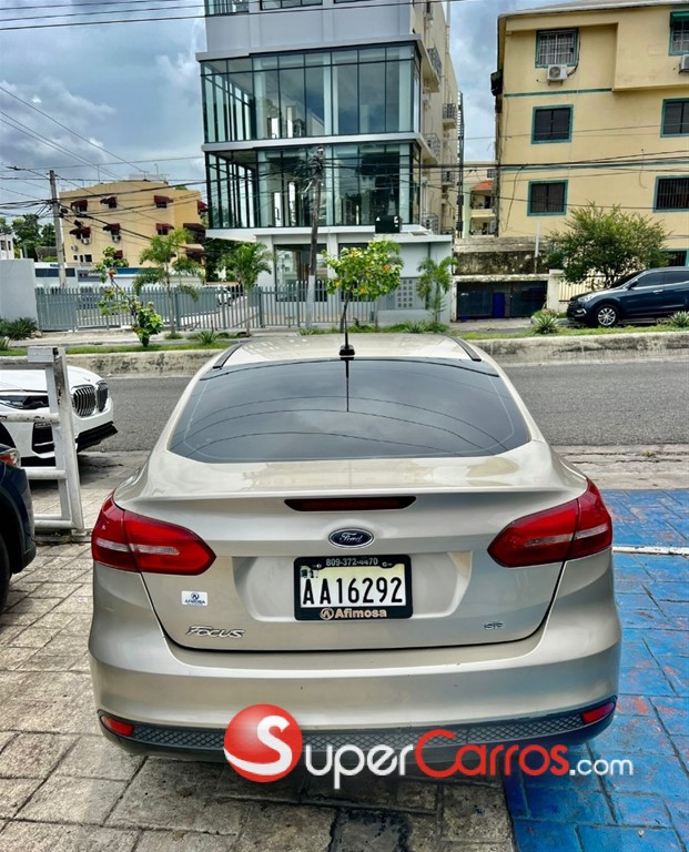 2017 Ford Focus SE — foto 5 / 12