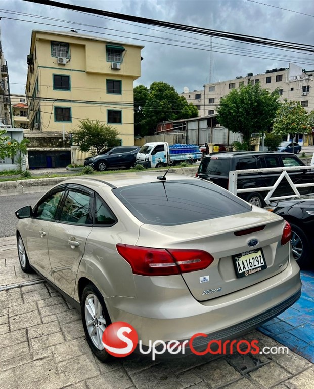 2017 Ford Focus SE — foto 6 / 12