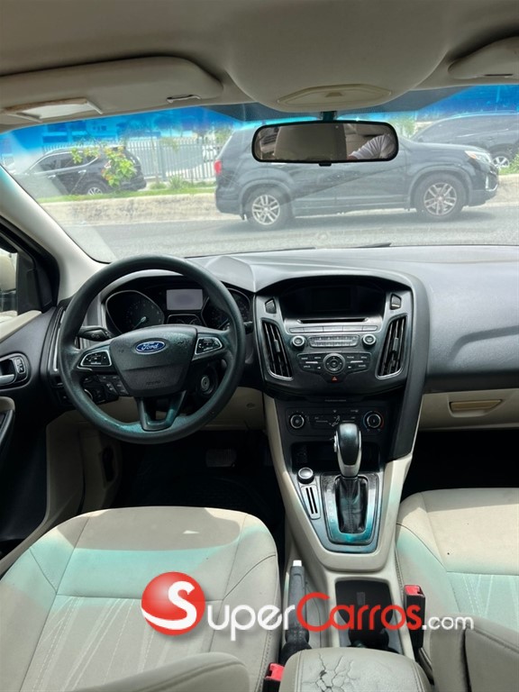 2017 Ford Focus SE — foto 8 / 12