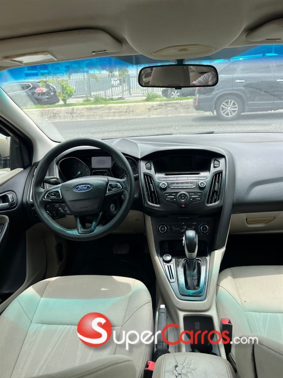 2017 Ford Focus SE — foto 9 / 12