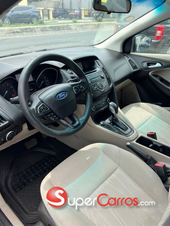 2017 Ford Focus SE — foto 10 / 12