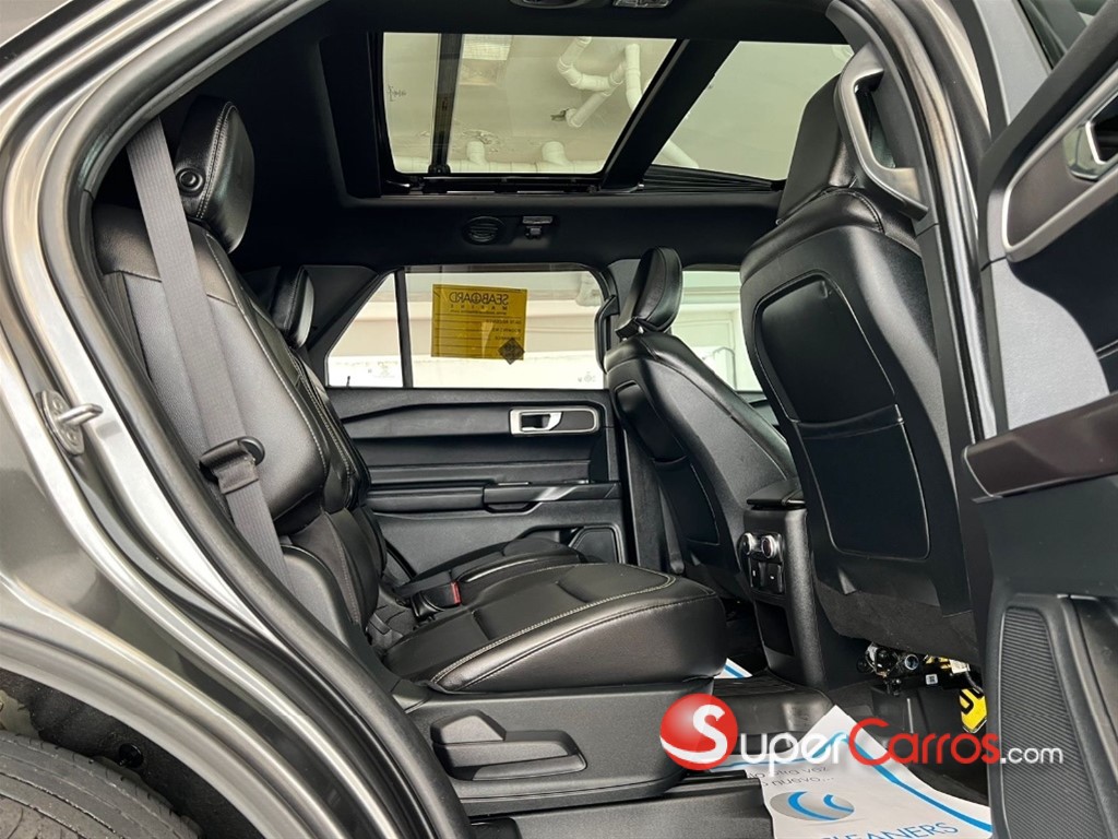 2020 Ford Explorer XLT 4WD — foto 8 / 12