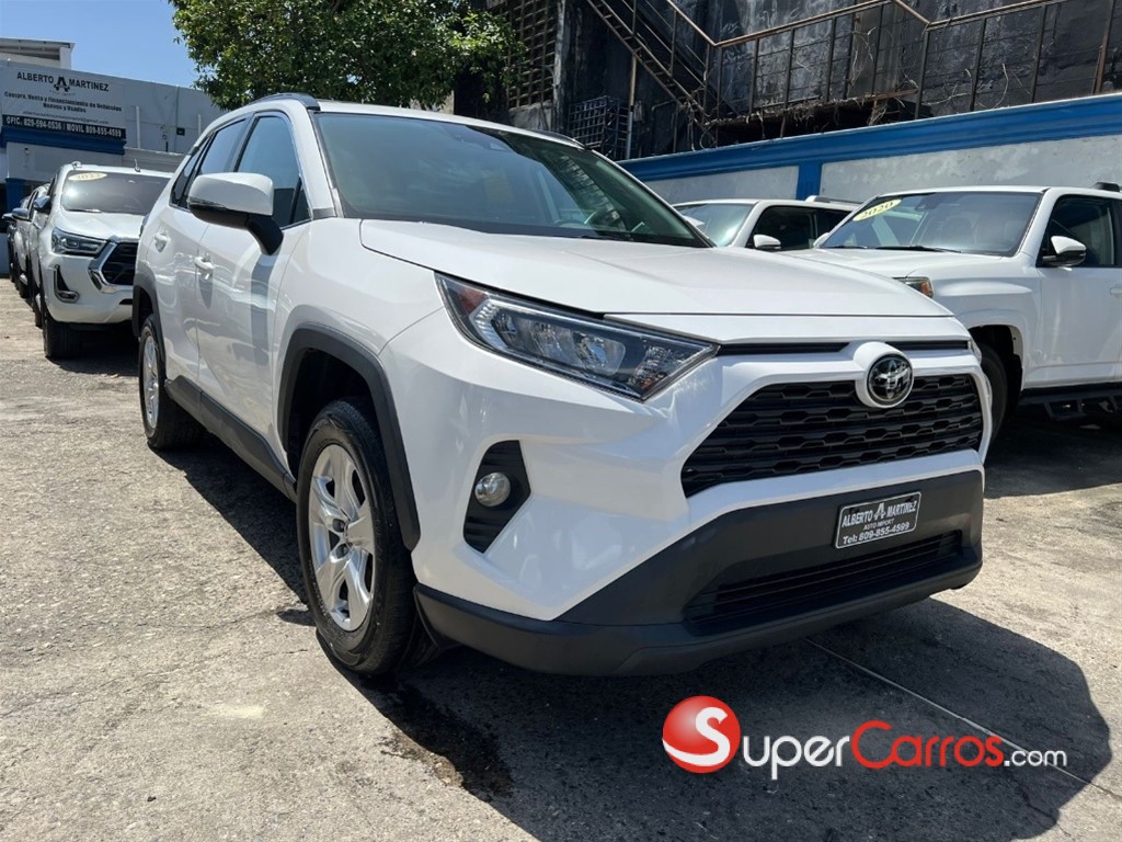 2020 Toyota RAV4 XLE — foto 2 / 12