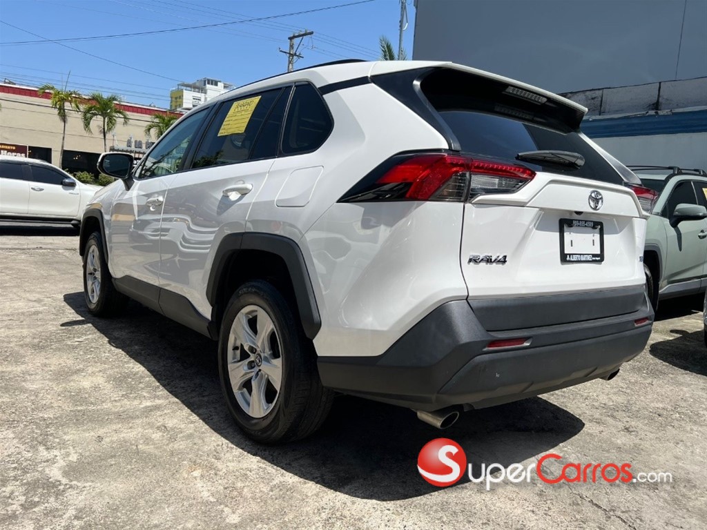 2020 Toyota RAV4 XLE — foto 3 / 12
