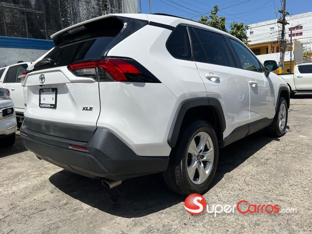 2020 Toyota RAV4 XLE — foto 4 / 12