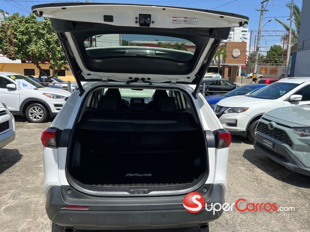 2020 Toyota RAV4 XLE — foto 5 / 12