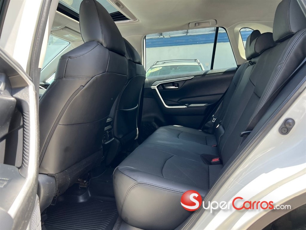 2020 Toyota RAV4 XLE — foto 6 / 12