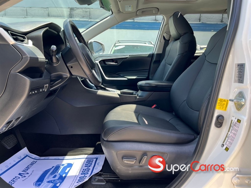2020 Toyota RAV4 XLE — foto 7 / 12