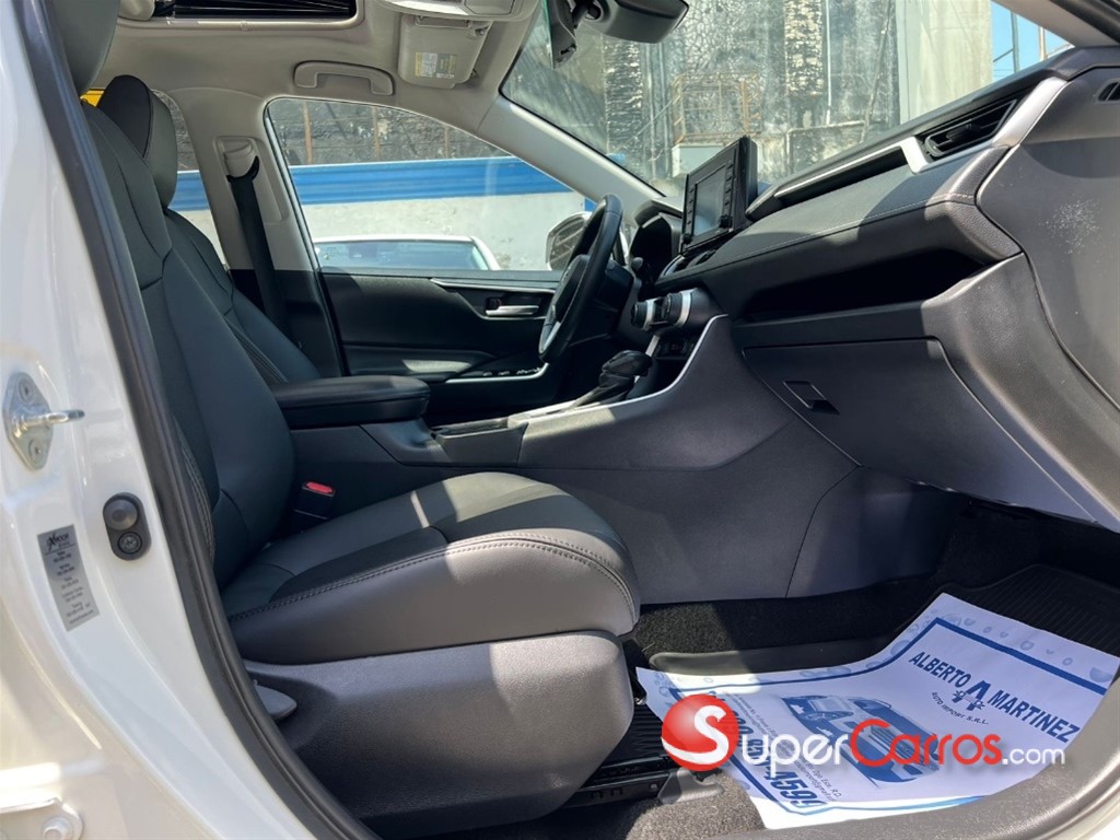 2020 Toyota RAV4 XLE — foto 8 / 12
