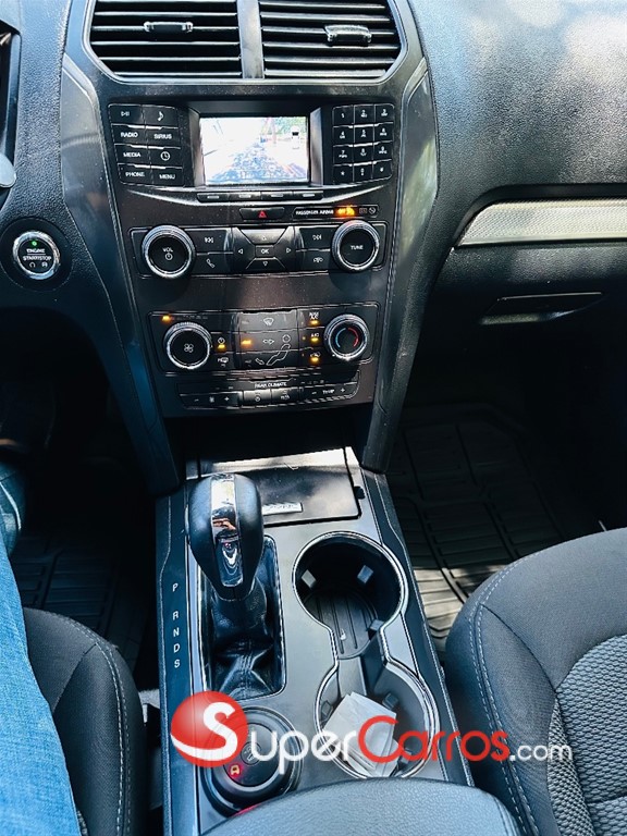 2019 Ford Explorer XLT 4WD — foto 10 / 12