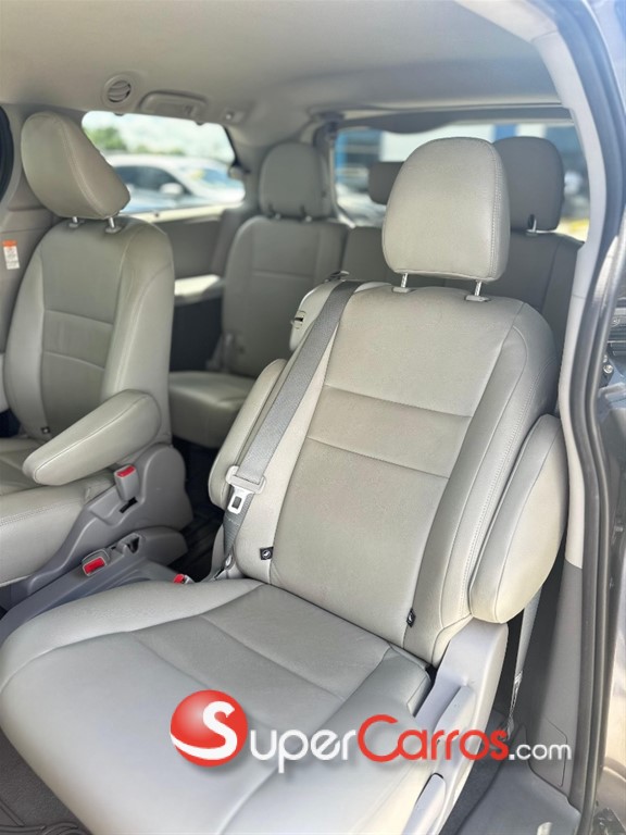 2020 Toyota Sienna LE — foto 3 / 10