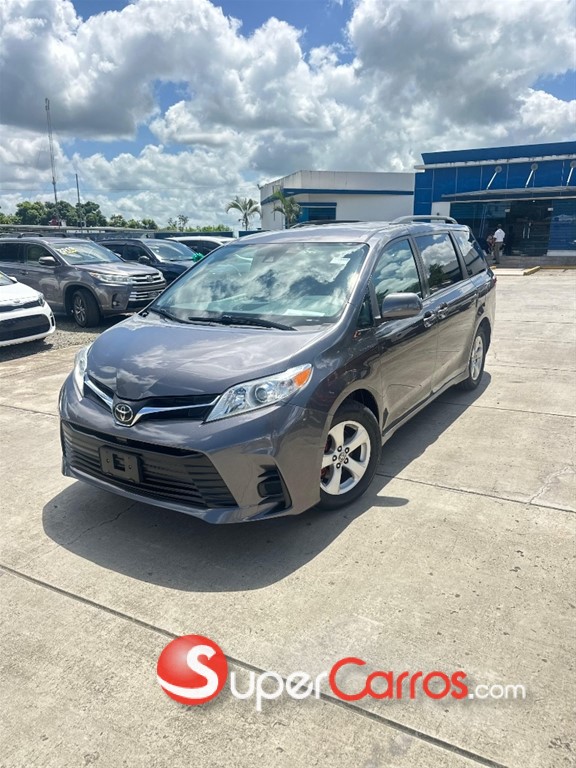 2020 Toyota Sienna LE — foto 4 / 10