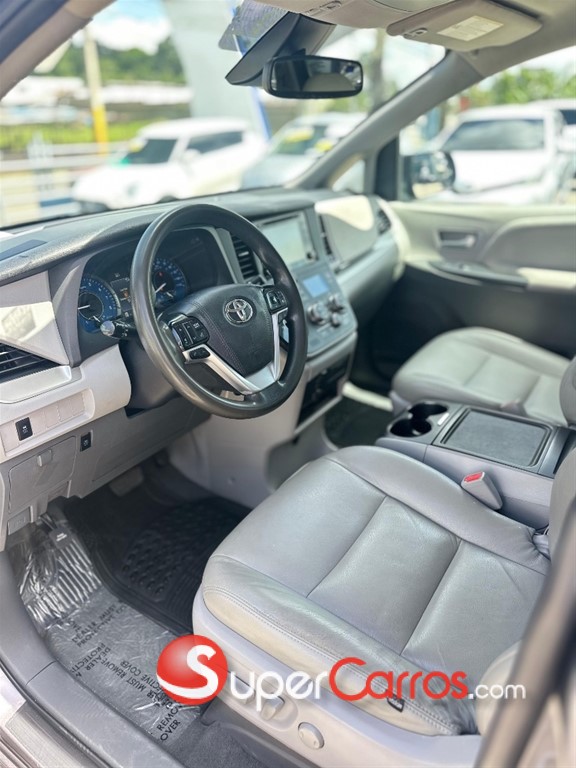 2020 Toyota Sienna LE — foto 7 / 10