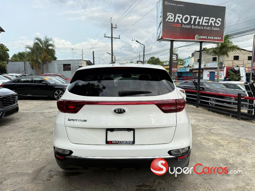 2020 Kia Sportage LX — foto 6 / 12