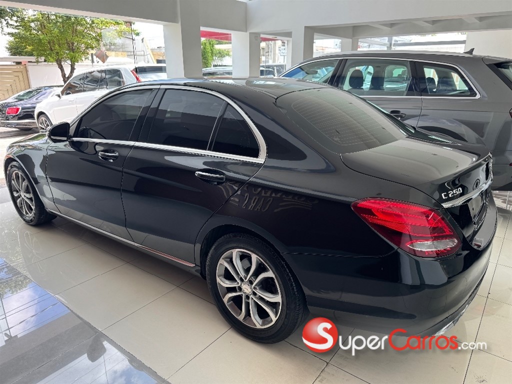 2016 Mercedes-Benz Clase C 250 — foto 3 / 8