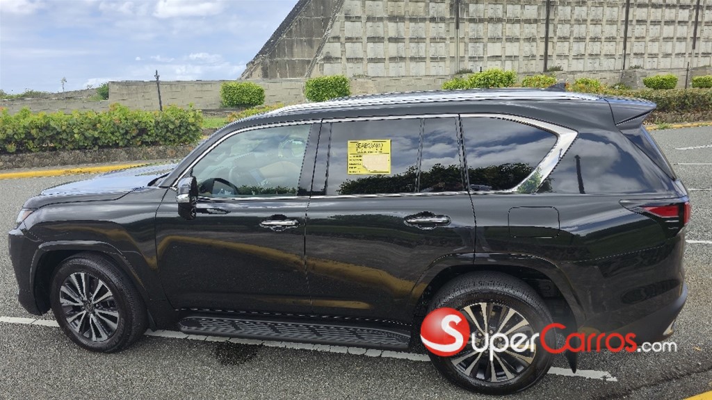 2024 Lexus LX 600 — foto 8 / 12