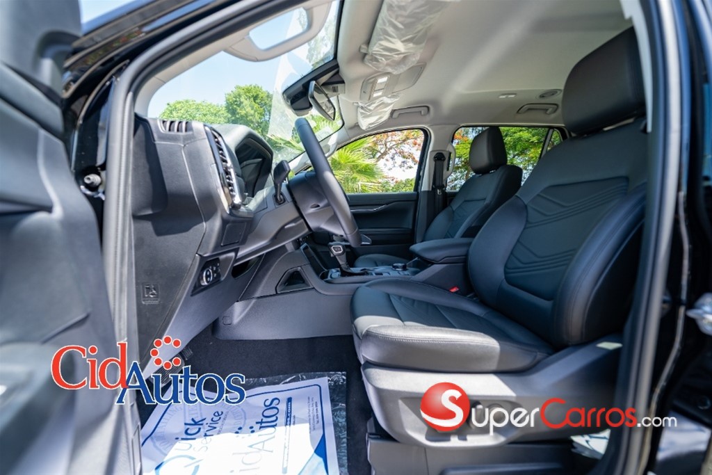2025 Ford Everest — foto 8 / 9