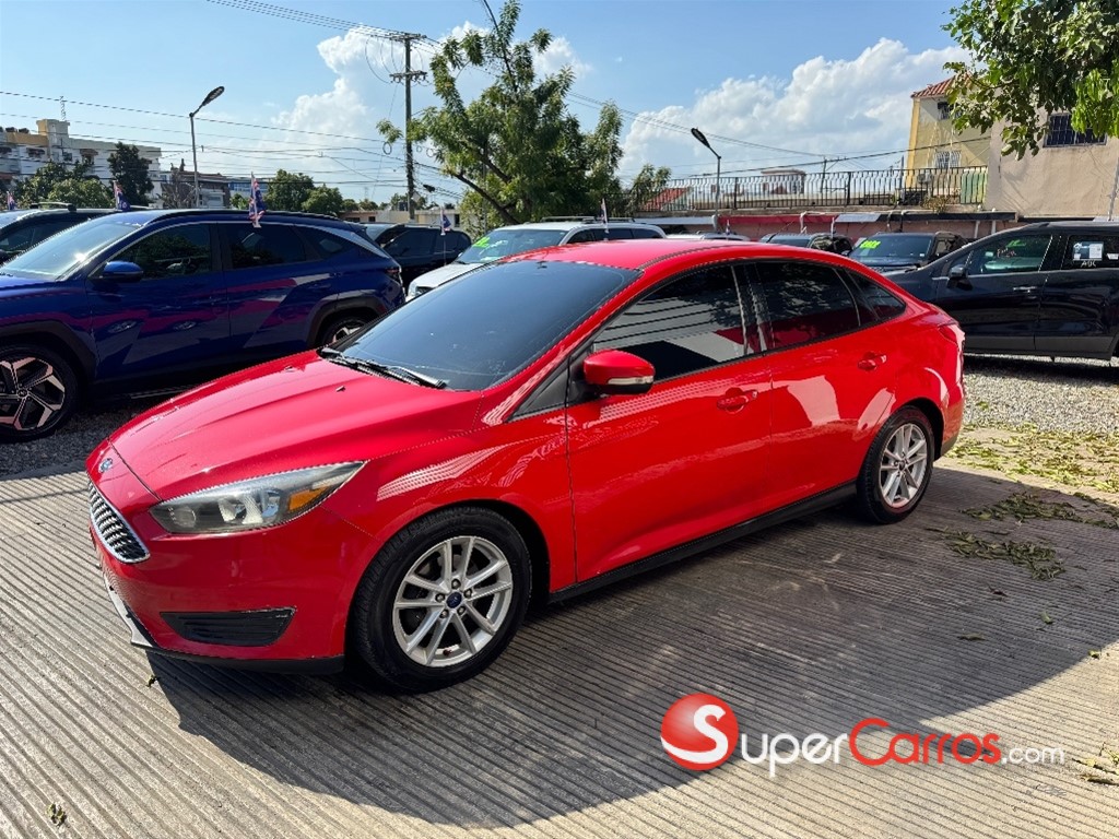 2016 Ford Focus SE — foto 3 / 9