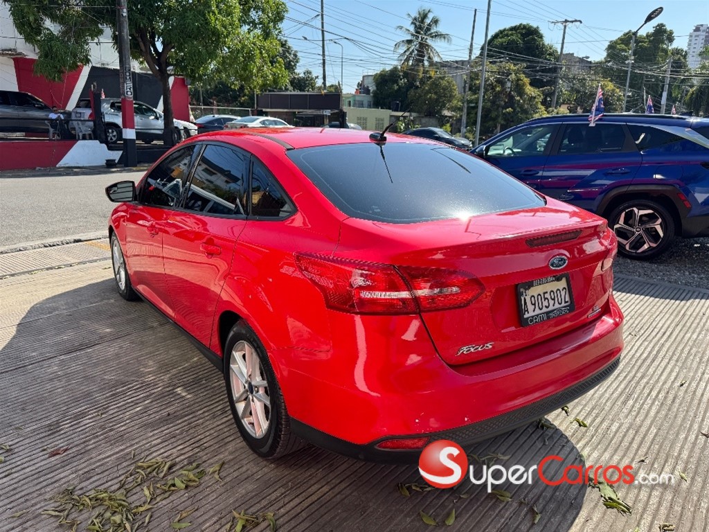 2016 Ford Focus SE — foto 4 / 9