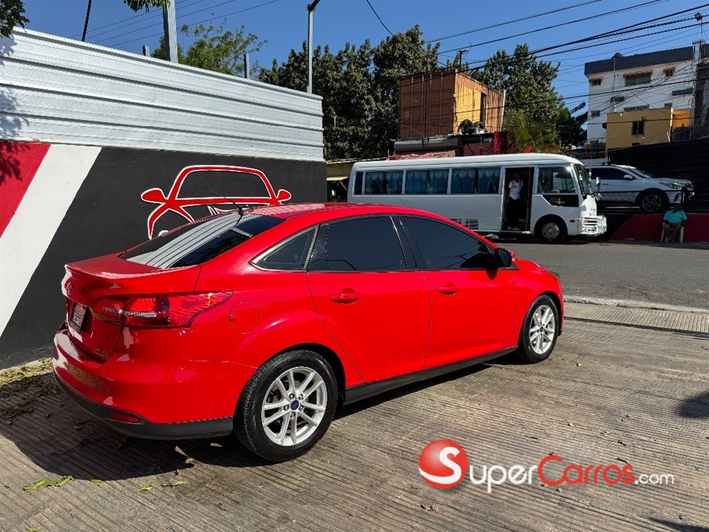 2016 Ford Focus SE — foto 5 / 9