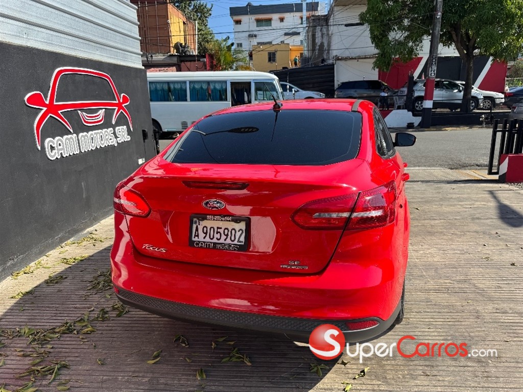 2016 Ford Focus SE — foto 6 / 9
