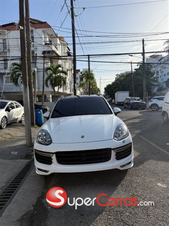 2016 Porsche Cayenne GTS — foto 3 / 12
