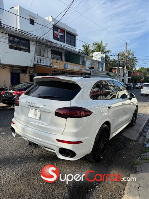 2016 Porsche Cayenne GTS — foto 4 / 12
