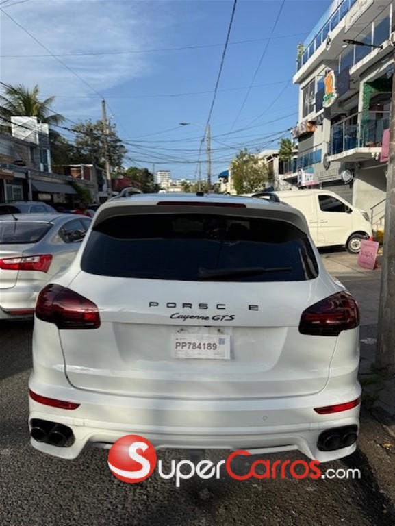 2016 Porsche Cayenne GTS — foto 5 / 12