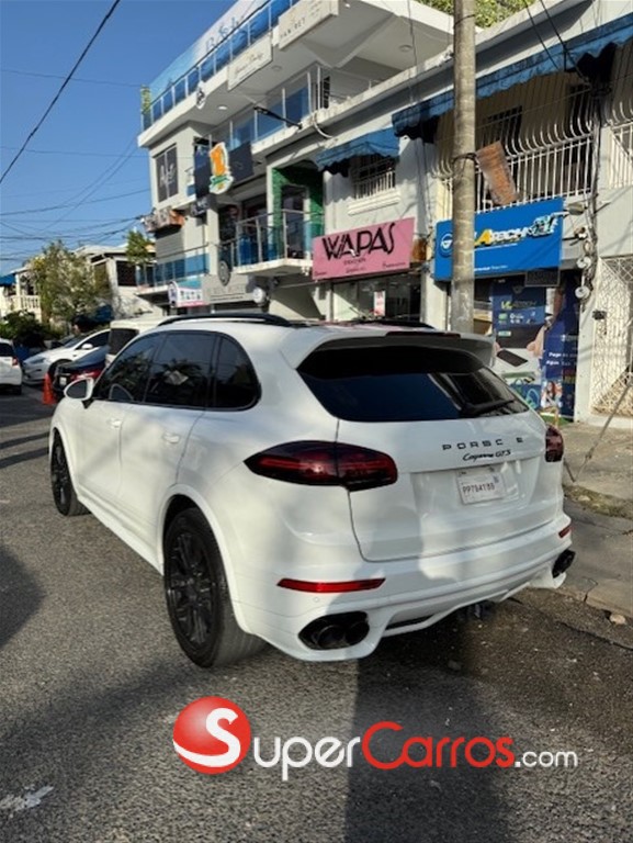 2016 Porsche Cayenne GTS — foto 6 / 12