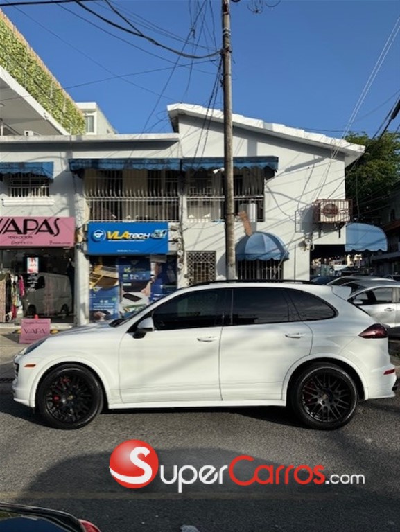 2016 Porsche Cayenne GTS — foto 7 / 12