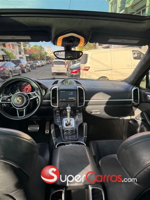 2016 Porsche Cayenne GTS — foto 9 / 12