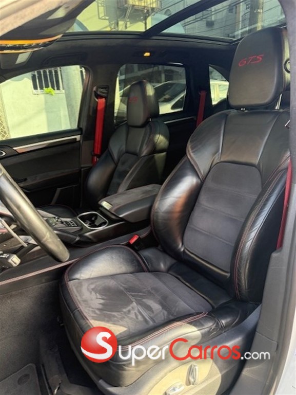 2016 Porsche Cayenne GTS — foto 10 / 12
