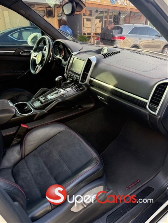 2016 Porsche Cayenne GTS — foto 11 / 12