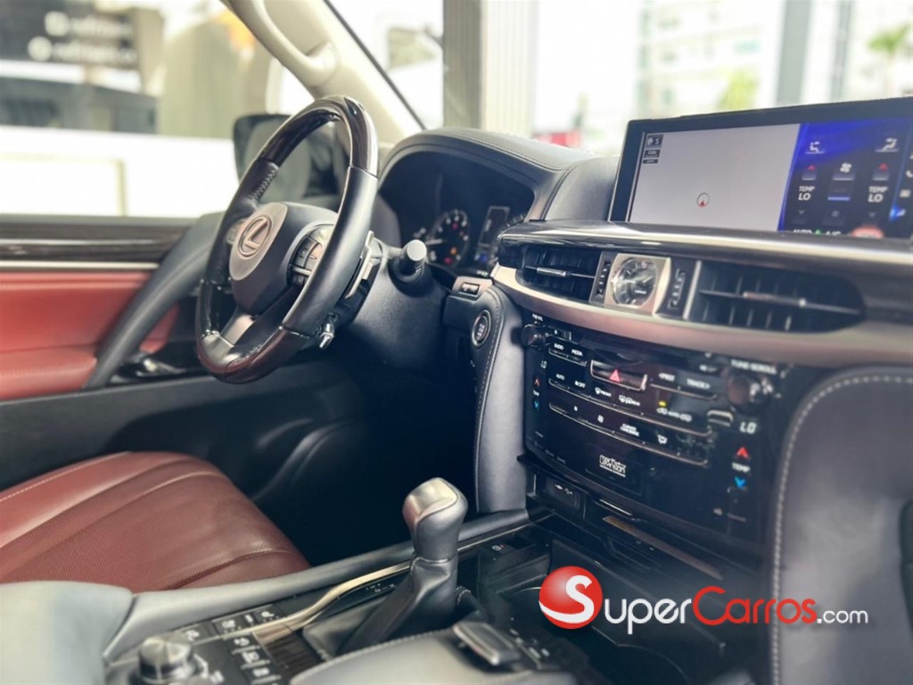 2021 Lexus LX 570 — foto 10 / 12