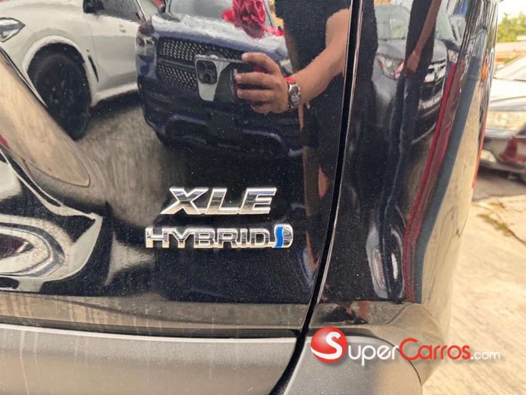 2024 Toyota RAV4 XLE Hybrid — foto 8 / 12