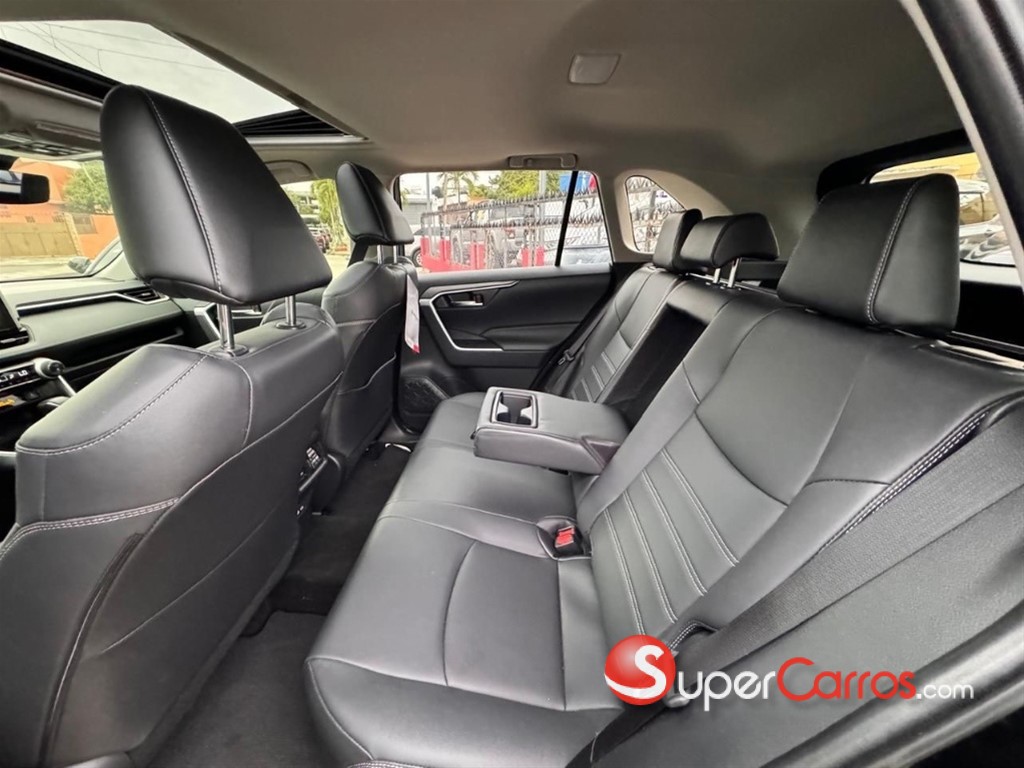 2024 Toyota RAV4 XLE Hybrid — foto 10 / 12