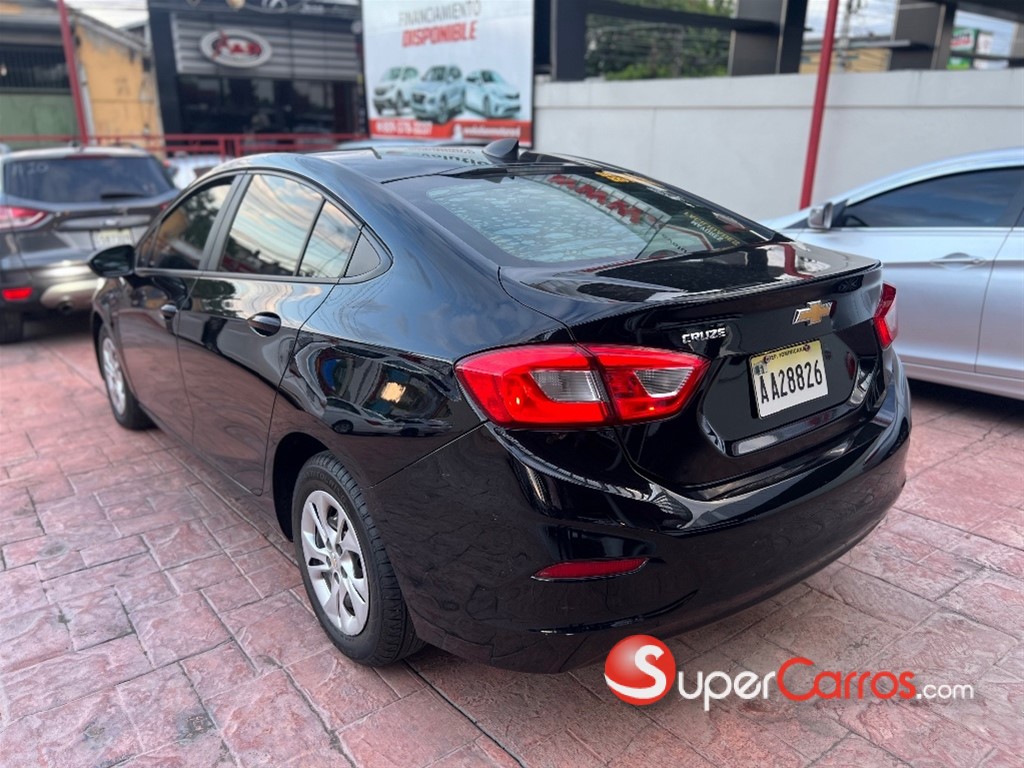 2019 Chevrolet Cruze LS — foto 8 / 9