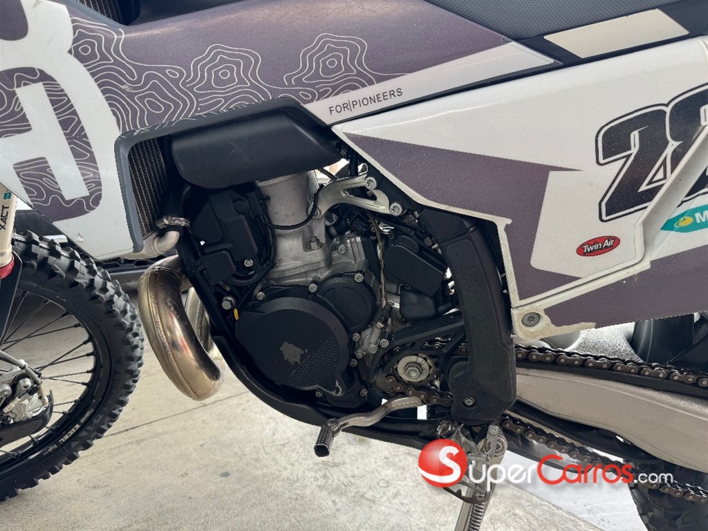 2024 Husqvarna TE-300 — foto 4 / 8