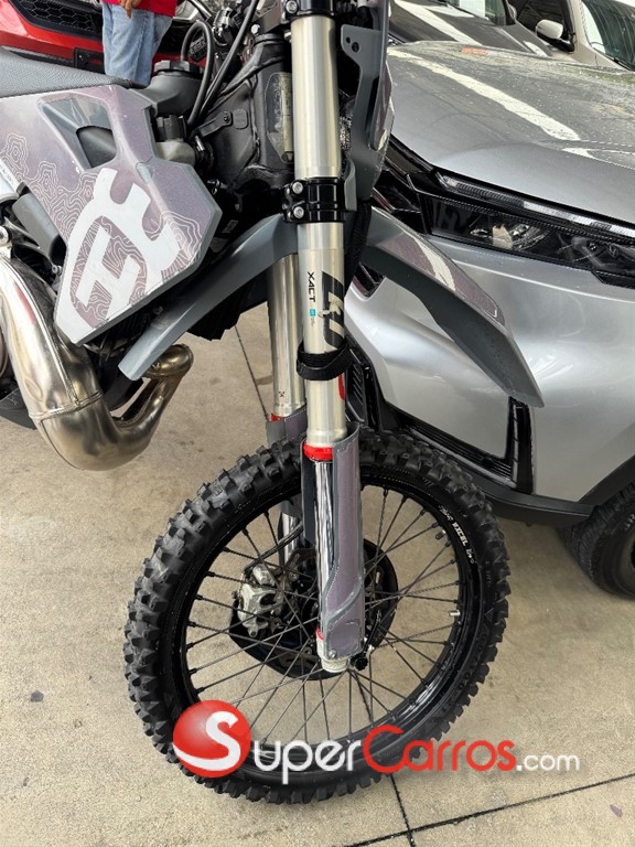 2024 Husqvarna TE-300 — foto 7 / 8