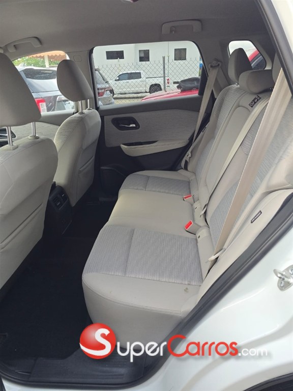 2021 Nissan Rogue SV — foto 8 / 11