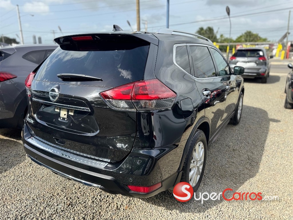 2020 Nissan Rogue SV — foto 5 / 11