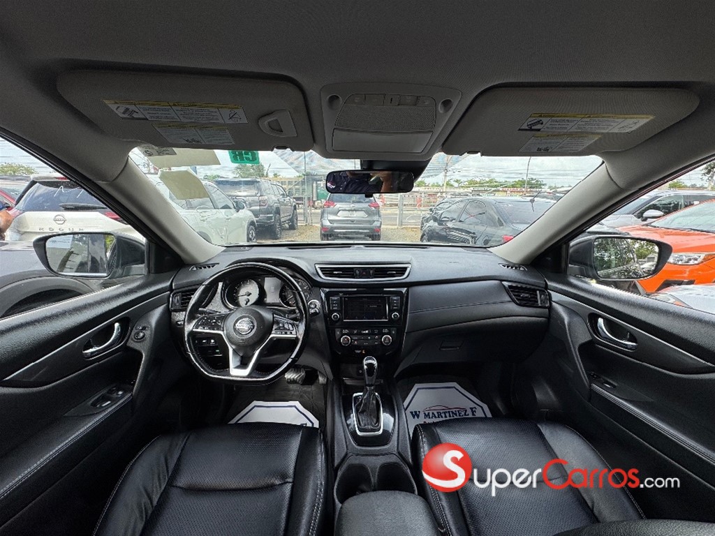 2020 Nissan Rogue SV — foto 8 / 11