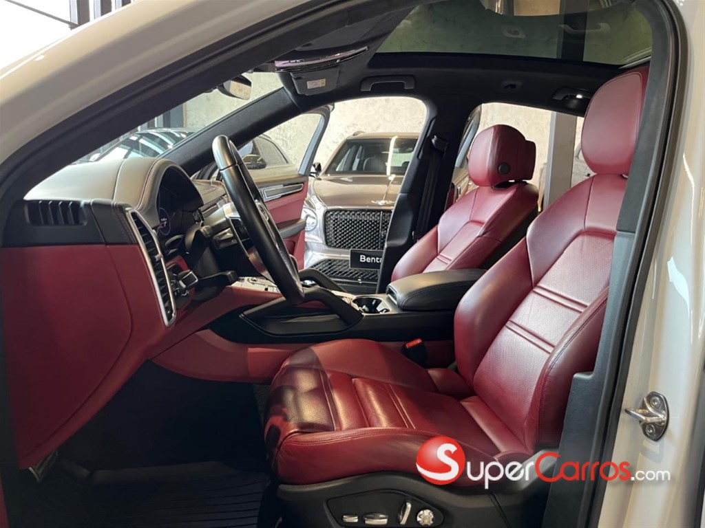 2021 Porsche Cayenne GTS — foto 7 / 12