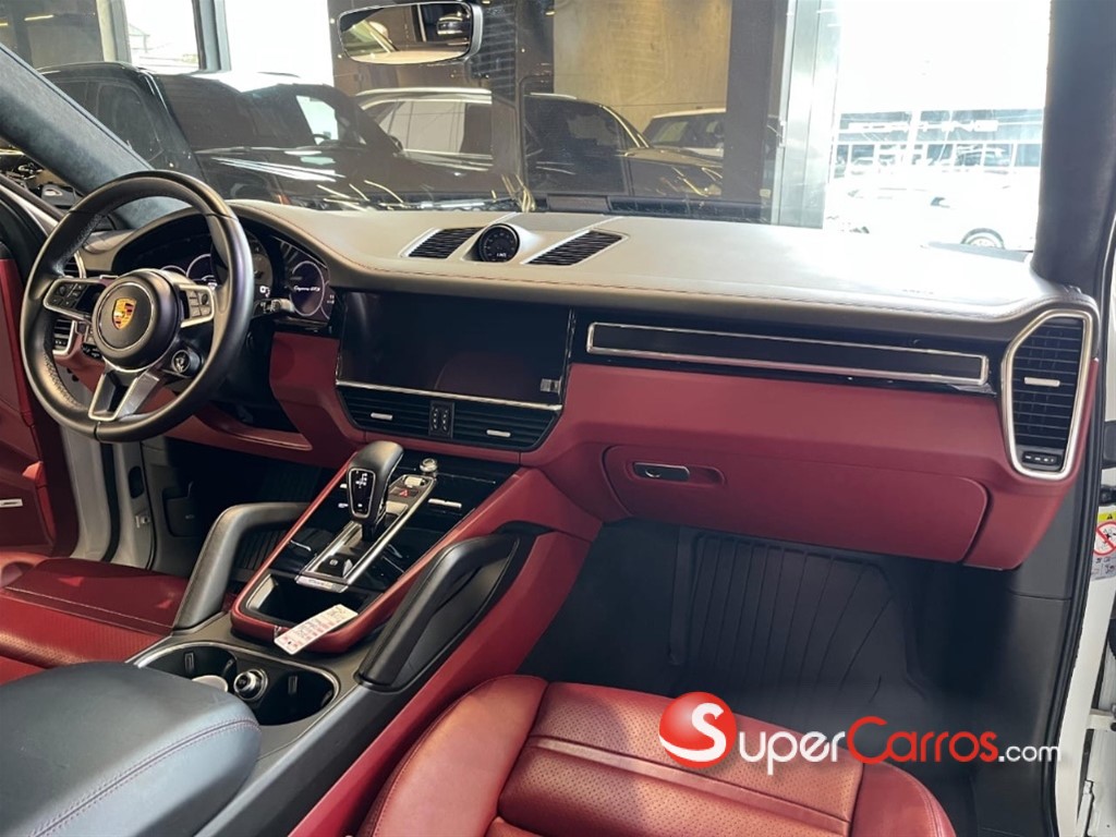 2021 Porsche Cayenne GTS — foto 8 / 12