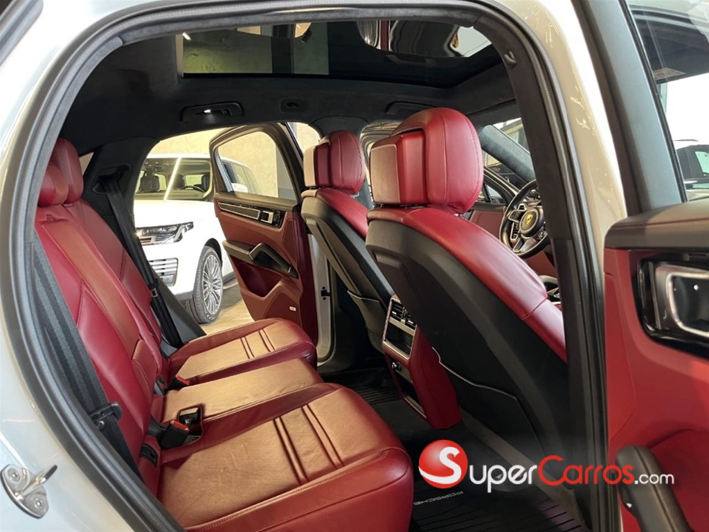 2021 Porsche Cayenne GTS — foto 9 / 12
