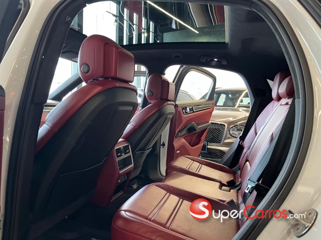 2021 Porsche Cayenne GTS — foto 10 / 12