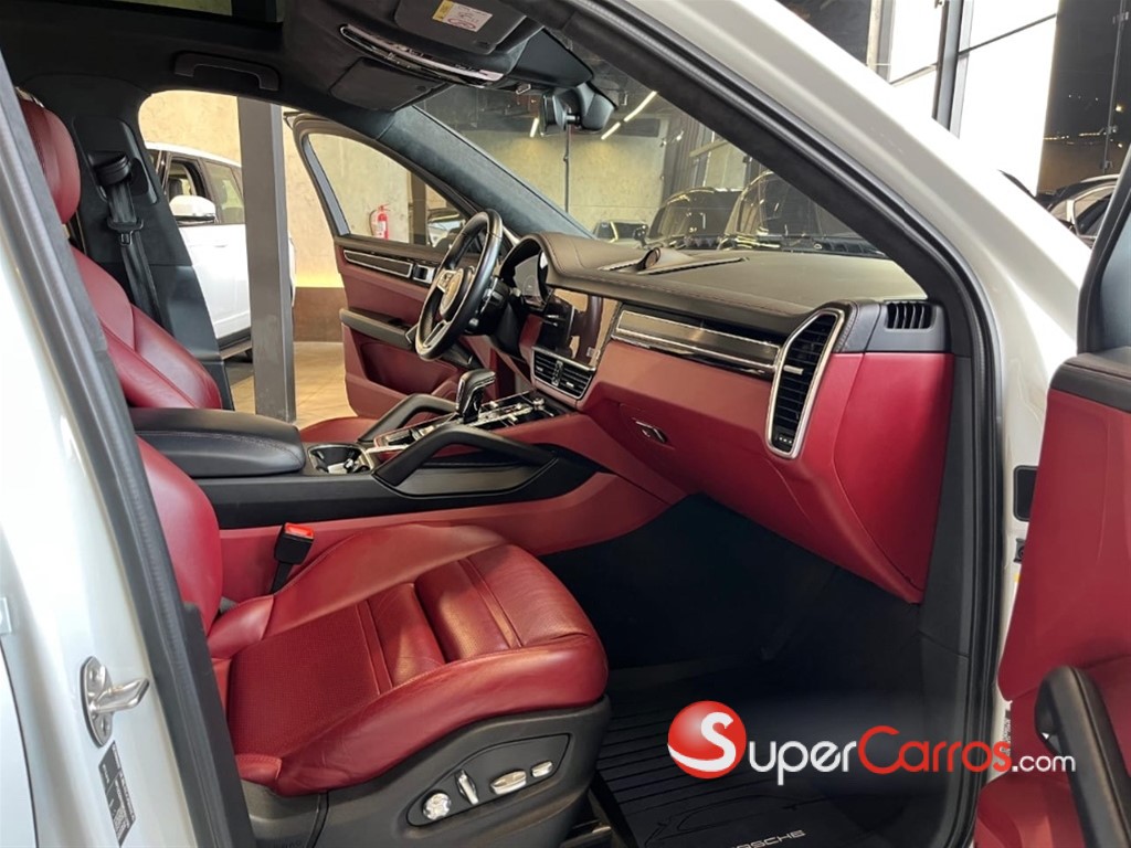 2021 Porsche Cayenne GTS — foto 11 / 12